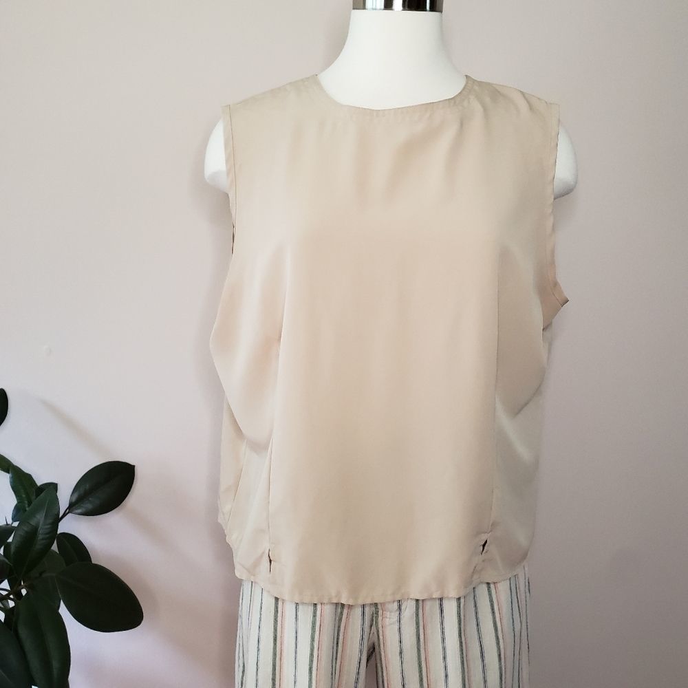 Vintage • button down the back blouse